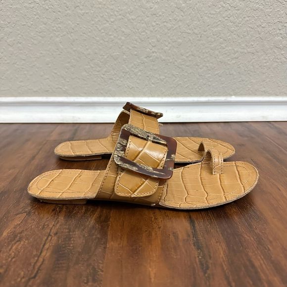 DEFINERY The Loop Ring Croc-Embossed Tan Leather Sandals - Picture 1 of 11